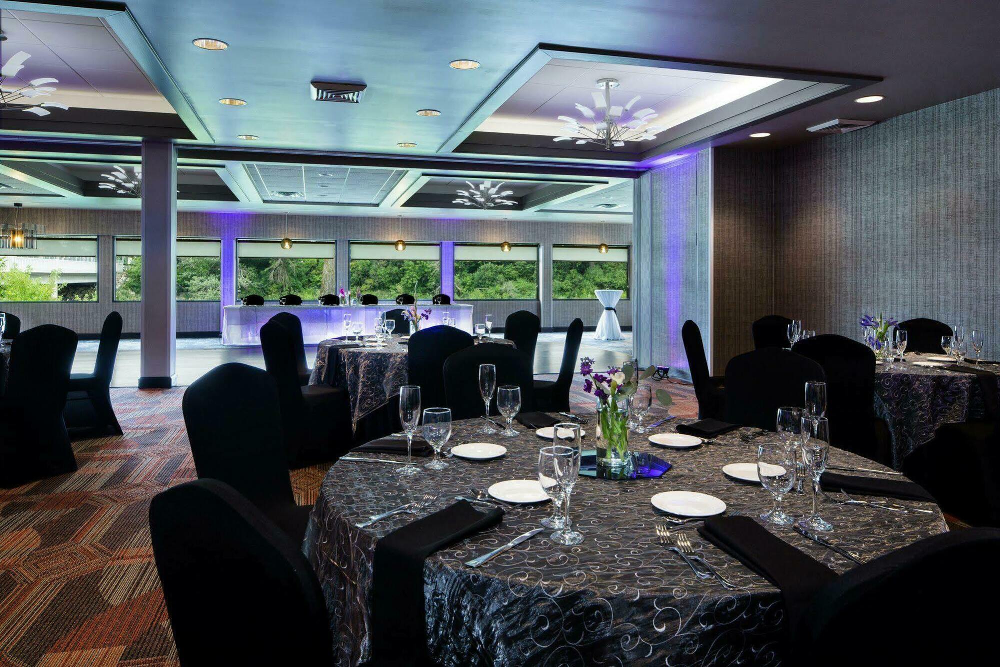 Holiday Inn Milwaukee Riverfront By Ihg Business foto